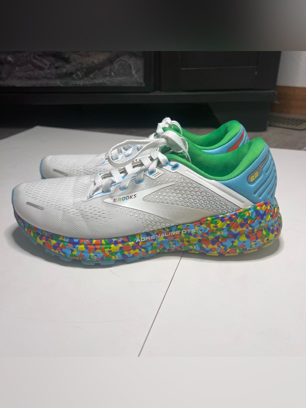 Brooks Women’s White Sneakers with Multicolor Speckle Sole